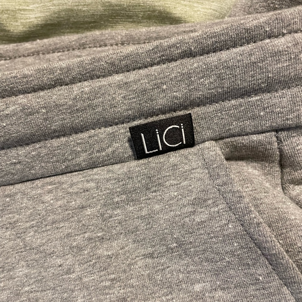 LiCi Fit grey fitted sweatpants NWOT - Picture 5 of 7